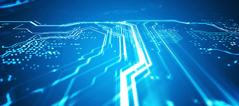 新能源高壓線束是指用于傳輸高壓電力和信號(hào)的電線束，通常用于電動(dòng)汽車(chē)、混合動(dòng)力汽車(chē)和其他新能源設(shè)備中。與傳統(tǒng)汽車(chē)相比，新能源車(chē)輛使用更高電壓的電力系統(tǒng)，因此需要使用高壓線束來(lái)傳輸電能。